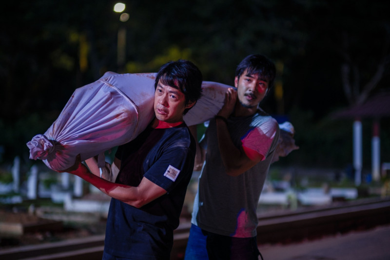 魏雋展第一次與廖克發合作就是演「屍體」，這次則在《人生海海》中搶屍體。（甲上娛樂提供）