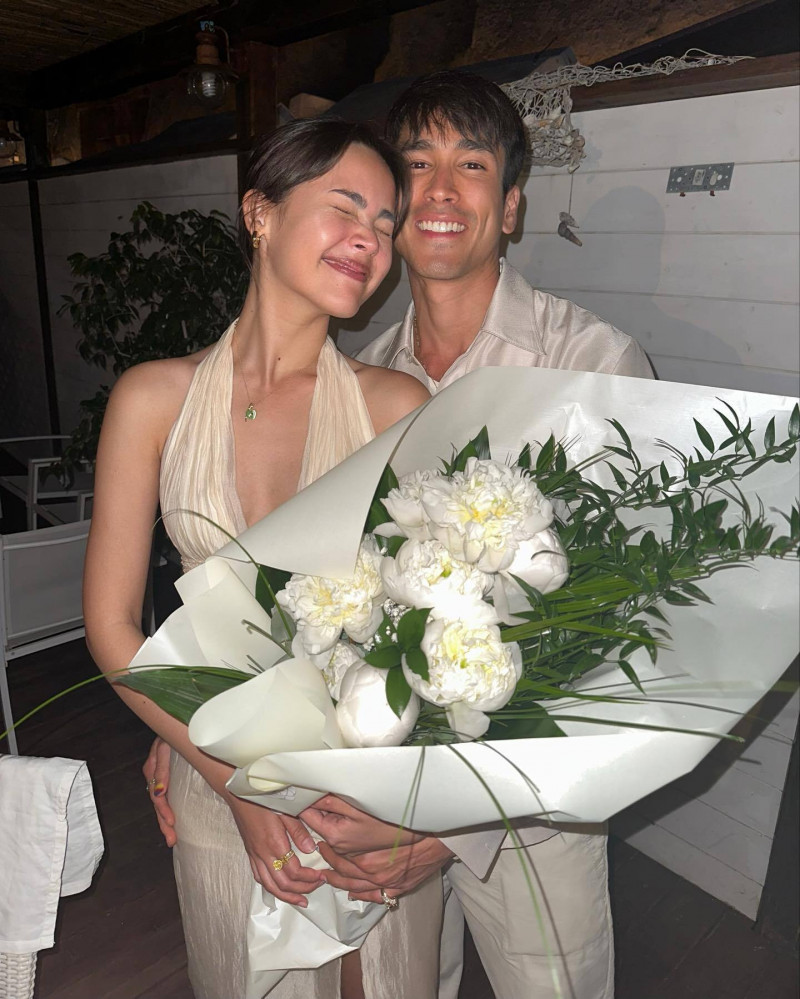 Nadech、Yaya情牽將近16年，從兄妹升格變夫妻，在2023年6月求婚成功。（翻攝自IG）