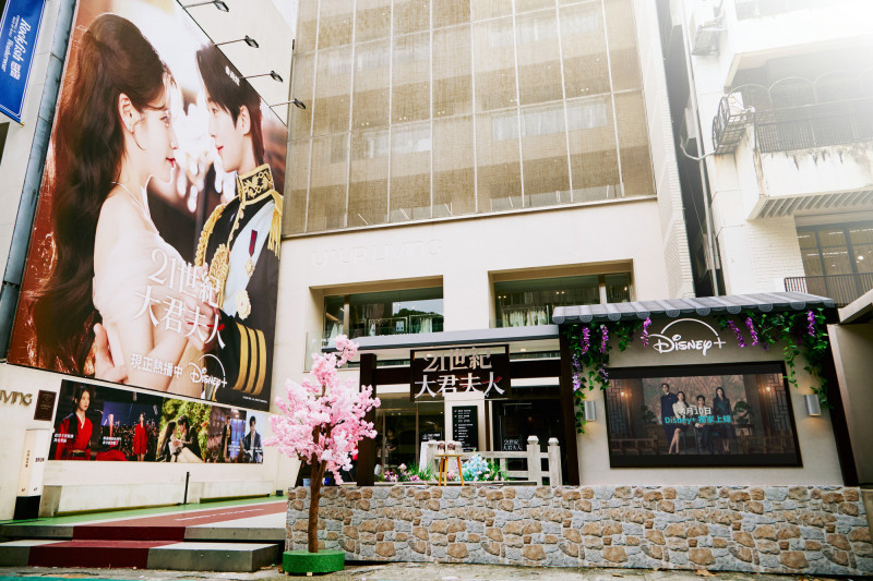還原IU邊佑錫心動名場面！《21世紀大君夫人》台北快閃店一次看