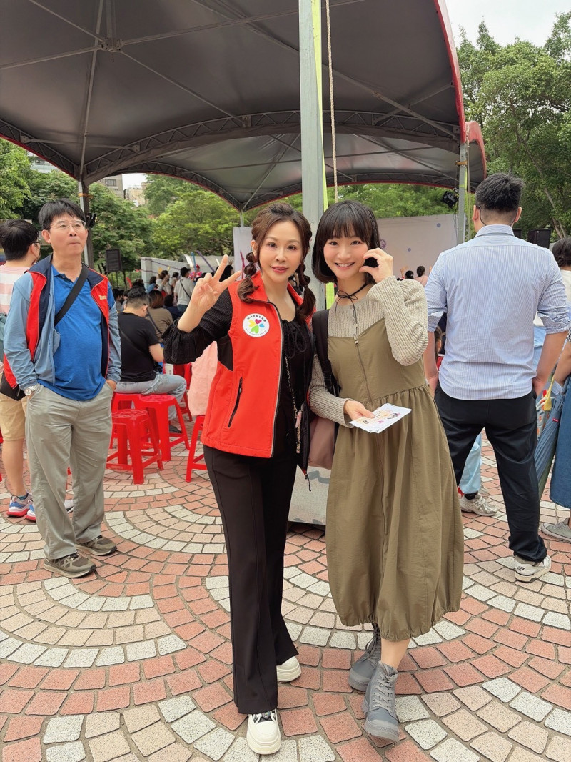 櫻花姐姐歡樂帶動唱 與命理師雨揚一同做公益