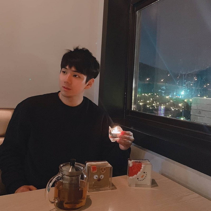 金智勳被粉絲說簡直是男版JISOO。（翻攝自IG）