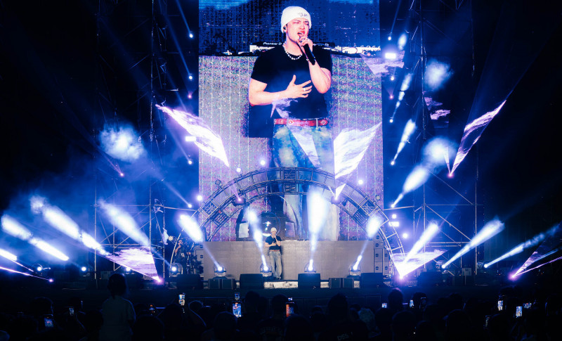 鮮肉男星沒跑過趴！首衝台東電音派對 突被一物噴到嚇傻