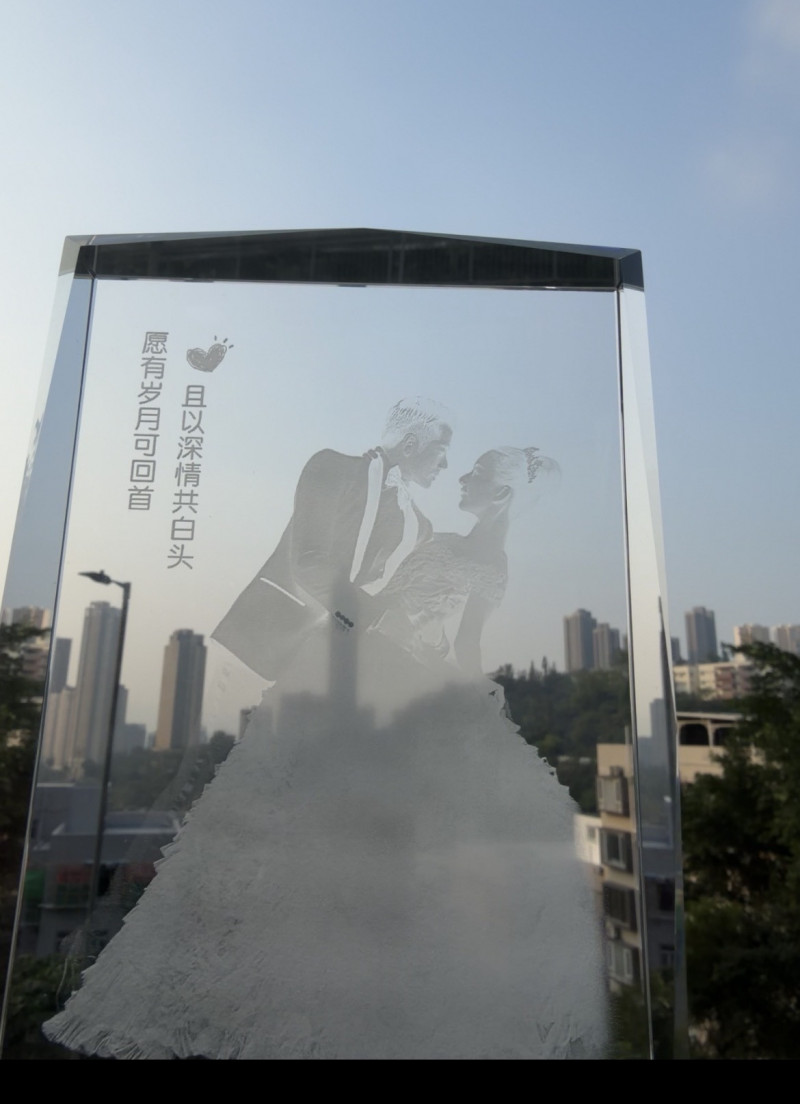 郭富城、方媛分享九週年紀念品。（翻攝自微博）