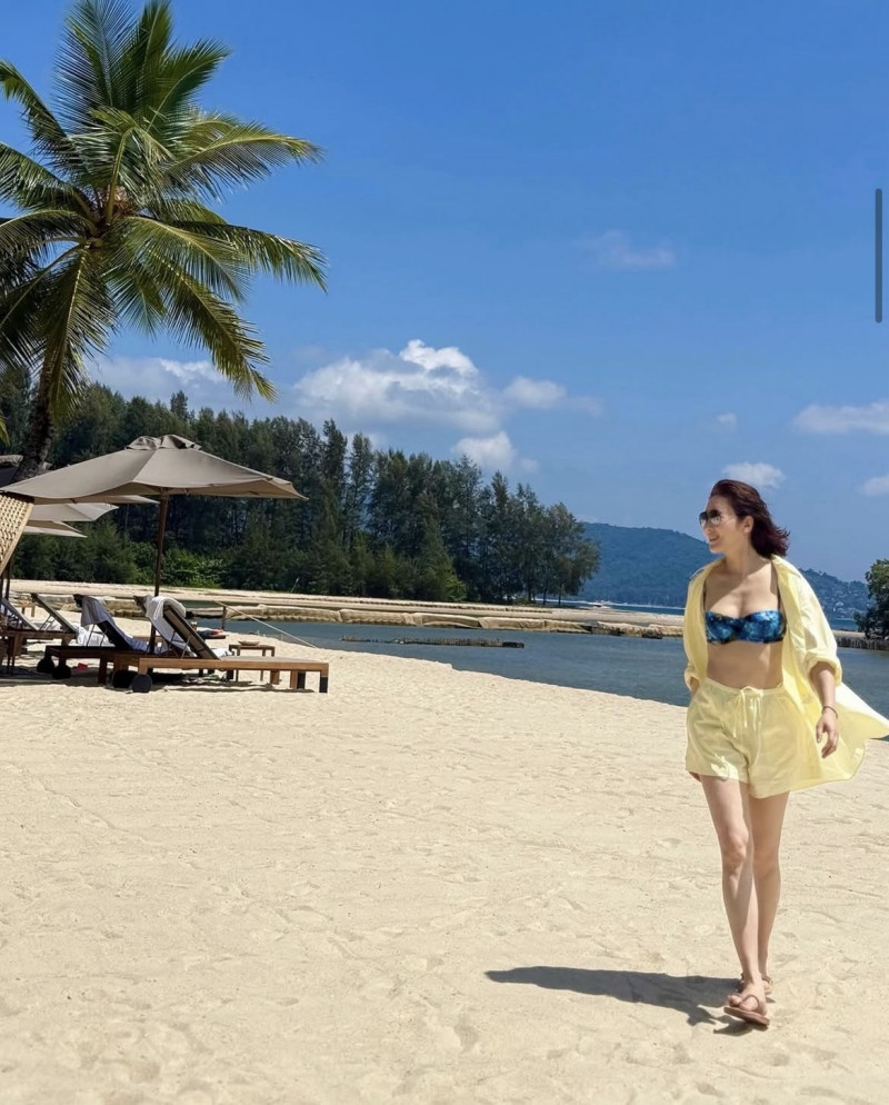 黎姿大方曬出比基尼照。（翻攝自IG）