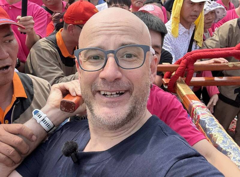 大甲媽遶境   吳鳳等了2小時扛轎感動發聲