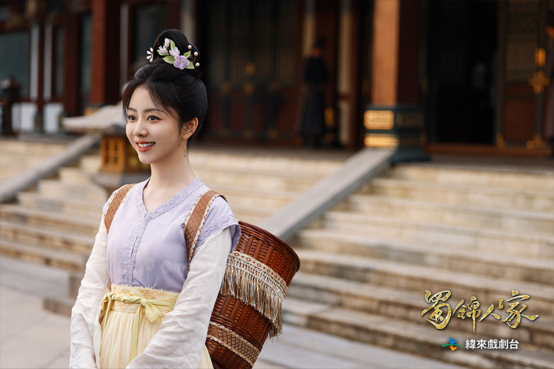 「童顏女神」竟淪落到鑽狗洞！ 變身「貪財辣妹」幫還債 狂開副業翻身