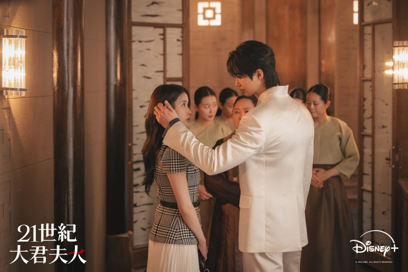 《21世紀大君夫人》收視破11％奪冠 邊佑錫隔牆吻IU：我要瘋狂迷戀妳