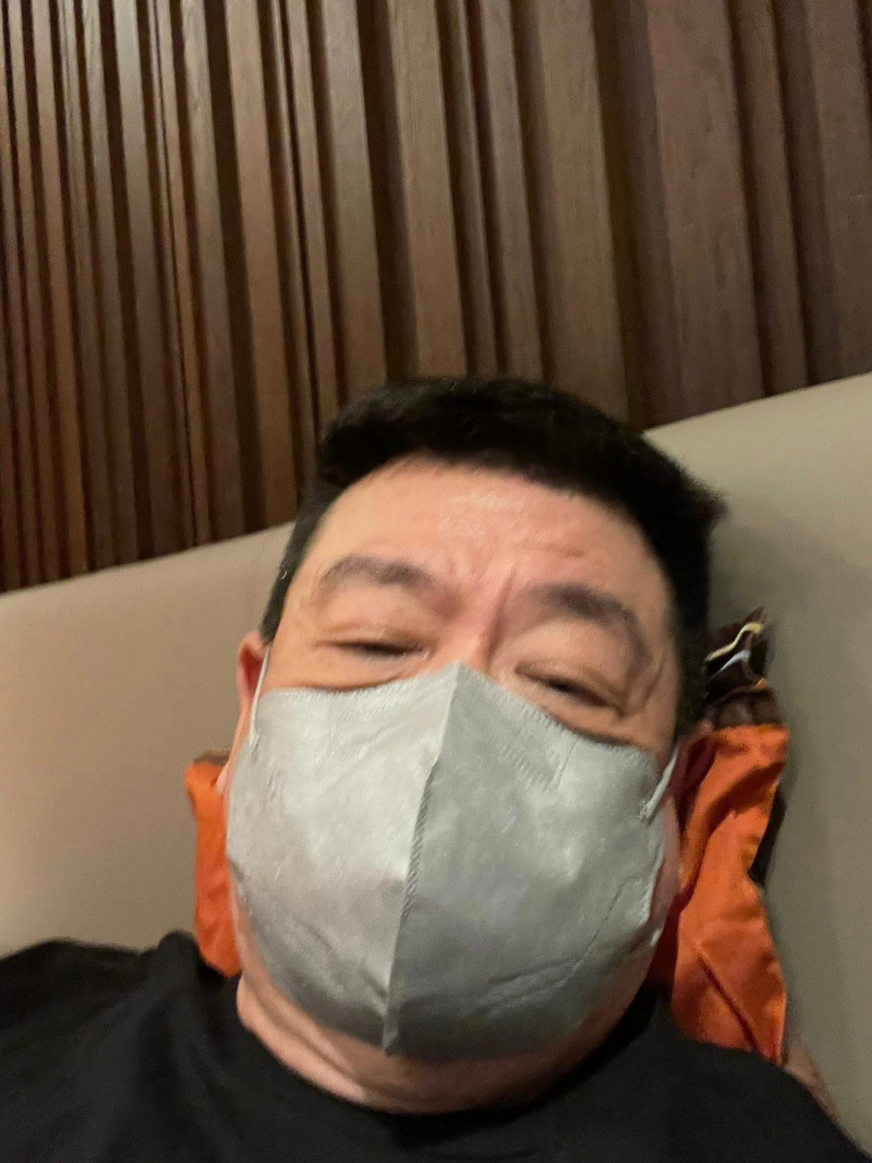 孫德榮因使用除蟲煙霧劑並未全部散去，導致胸悶、暈眩。（翻攝自臉書）