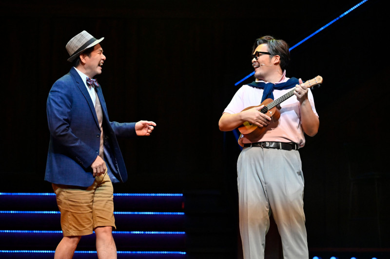 洪都拉斯（左）與黃浩詠在《明星養老院》飾演喜劇搭檔。（金星文創提供）