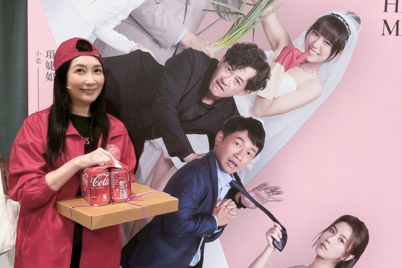 黃嘉千客串舞台劇《婚內失戀》把爆滿的觀眾當作「無形的朋友」。（艾彼新創股份有限公司提供）