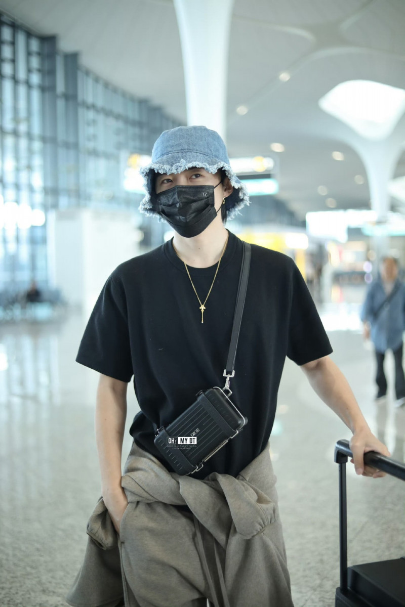 唐禹哲自首閃兵衝熱搜！中國活動急取消…悄現身機場