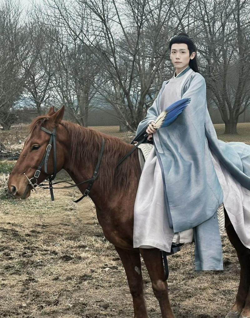 《逐玉》男星「半夜溜狗偷摸約會」 中國狗仔爆：CP已經BE