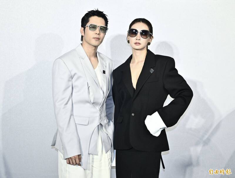 安心亞（右）今和胡宇威一起出席眼鏡品牌活動。（記者陳奕全攝）