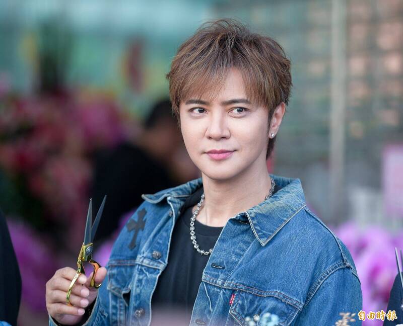 歐弟爆接手小豬主持棒 連「身邊的她」也接收