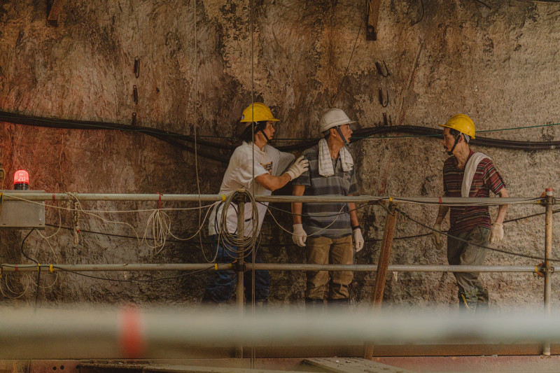 陳竹昇拍戲被下「保持距離令」 親揭劇場驚悚意外：釘子直接打進肉裡