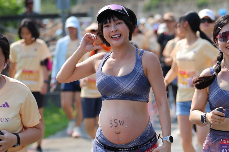挺35週孕肚跑馬拉松挨轟 小豬黃沐妍卸貨後首回應