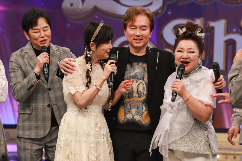 陽帆（左起）、狄鶯、孫鵬、白冰冰鬥嘴笑料十足。（民視提供）