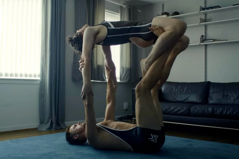 兒子「後座」玩情色摔角 爸爸全程目睹他露X吞吐