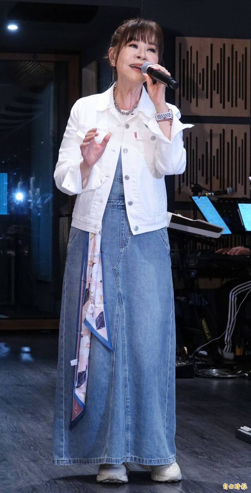 龍千玉今晚首次在台中中興大學惠蓀堂舉辦個唱「男人情女人心演唱會」。（資料照，記者潘少棠攝）