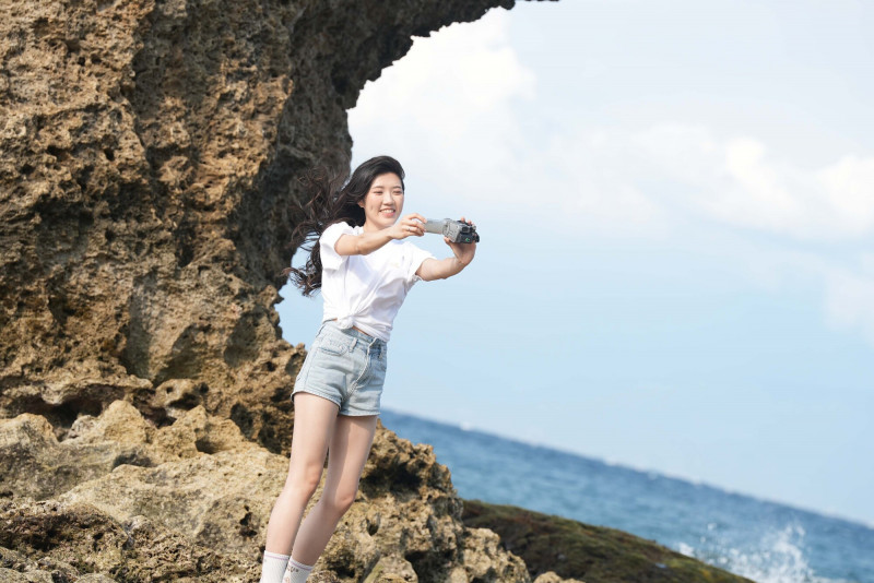 女歌手拍鹽琉趴前導廣告 驚見卡司有阿嬤偶像樂翻了