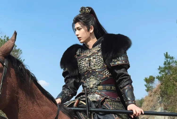 張凌赫走路一跛一跛畫面流出 粉絲嚇壞真相曝光