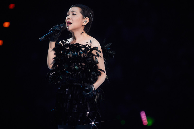 太閃了！台灣首富與愛妻力挺張清芳 「那魯7-11」天后也獻上唇印