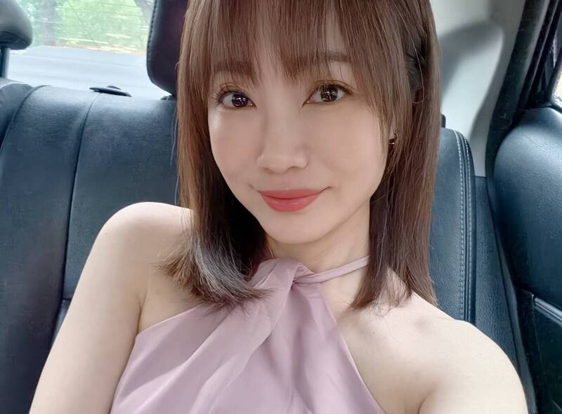 前主播蕭彤雯深夜拿酒配花生   老公驚：這在幹嘛？