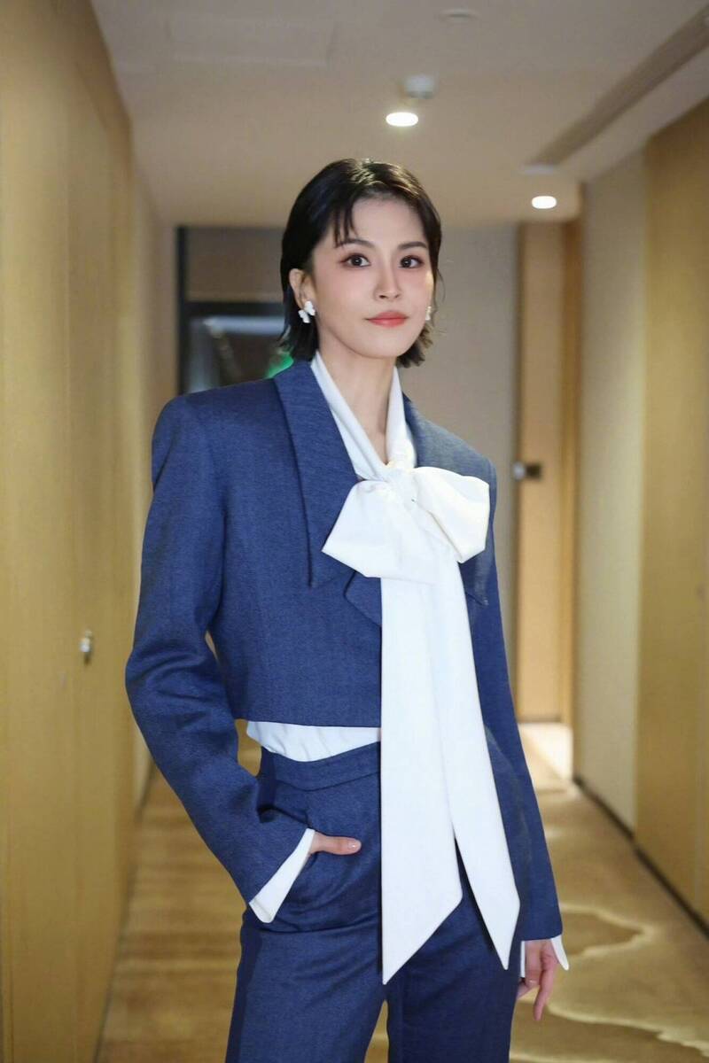 直播突接吻！曾沛慈《浪姐7》嘴對嘴畫面瘋傳 網喊：怎麼不是親我