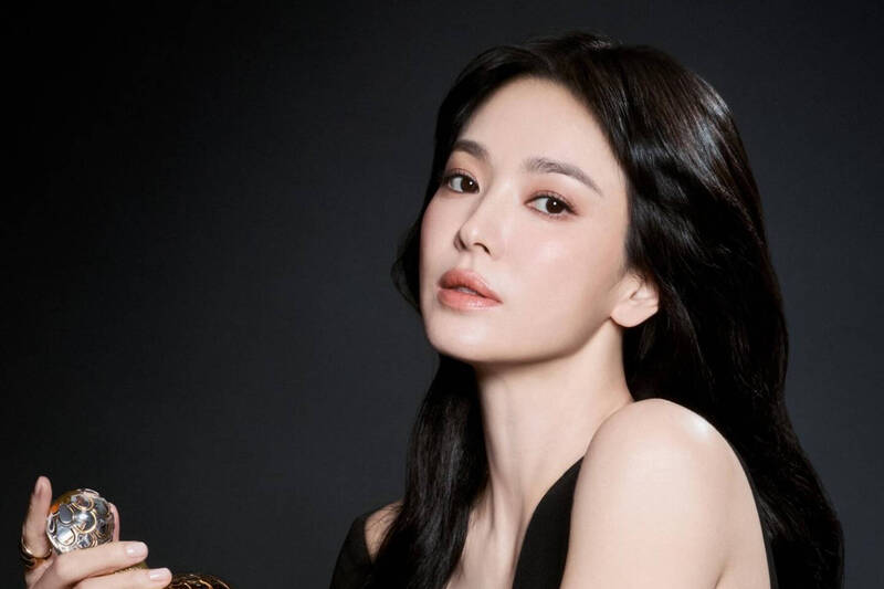 「最美嘴唇女星」宋慧喬 韓媒解析唇妝魅力為何難被取代？