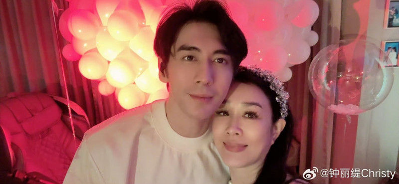 張倫碩「求子宣言」引爆公憤，鍾麗緹發長文擋槍。（翻攝自微博）