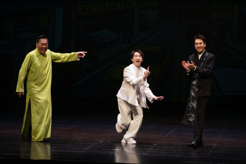 陳漢典（中）擔任王傳一（右）、朱德剛（左）《壹加一剛好比三小》高雄場嘉賓。（嚞娛樂提供）