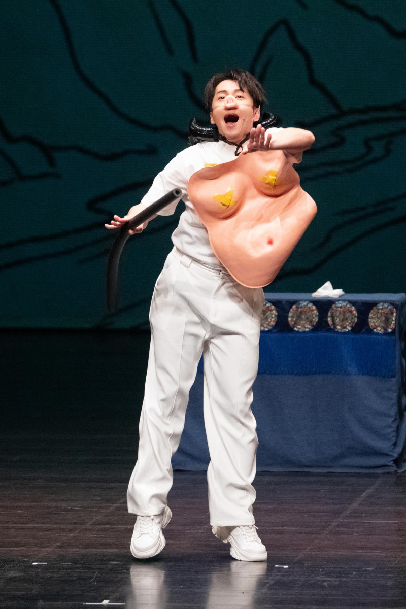 陳漢典在《壹加一剛好比三小》搞笑扮演豬八戒。（嚞娛樂提供）