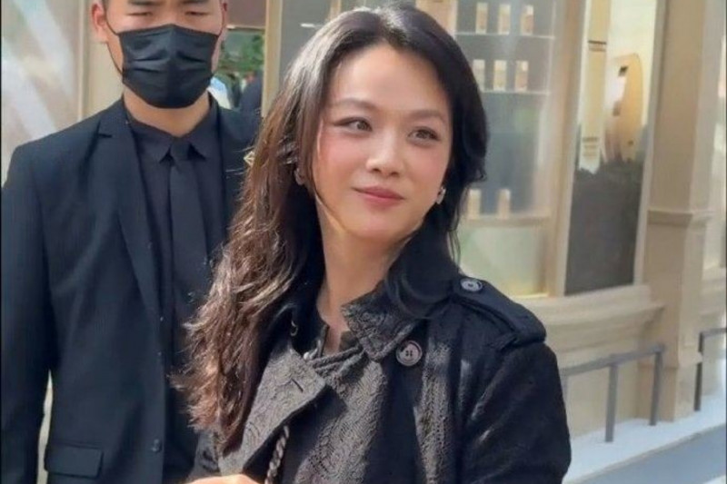 湯唯疑懷二胎現身 小腹隆起畫面曝光全網炸鍋