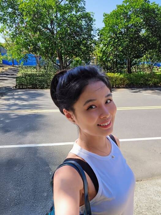 遭酸民譏諷「醫美打太多」，呂文婉忍不住回：打娘胎就長這樣！（翻攝自臉書）