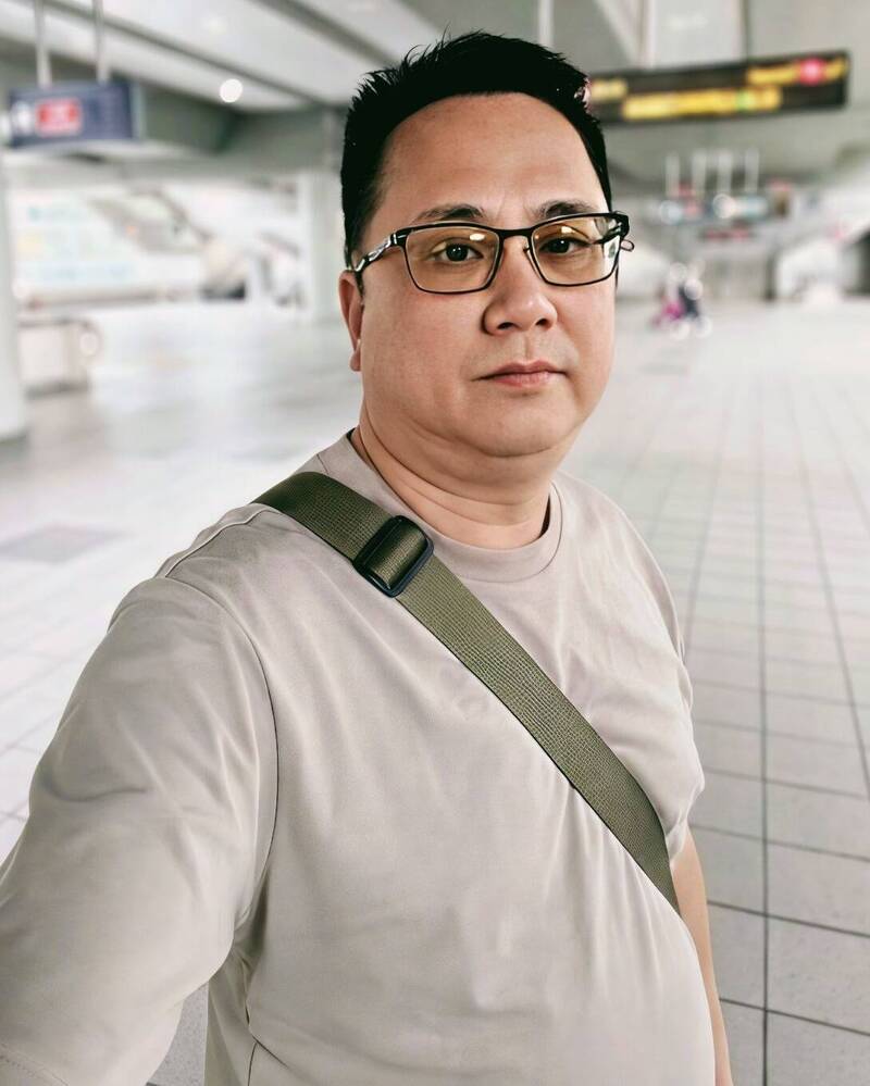 他曬出胖到120公斤照片，後來才解釋是AI製成的。（翻攝自486先生臉書）