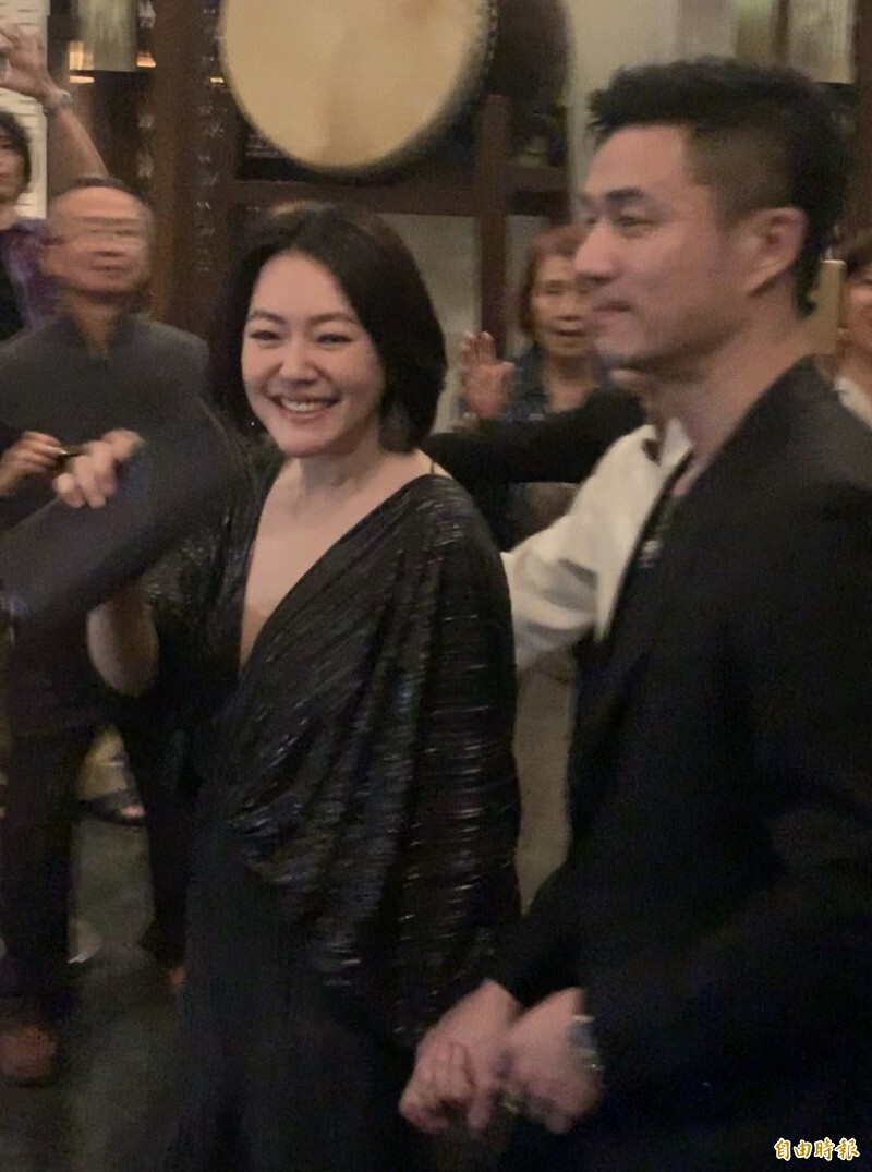 小S（左）與老公許雅鈞（右）當時攜手參加林志玲的婚禮，雙方私下交情深厚。（資料照，記者邱奕欽攝）