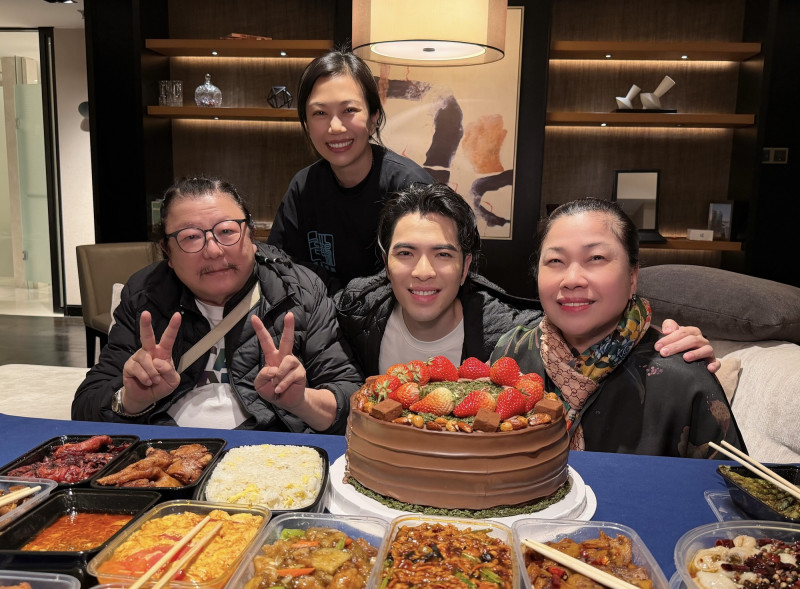 蕭敬騰藏了一年！首度鬆口「無法面對」 愛妻Summer也來了