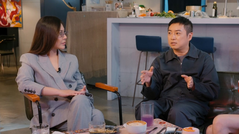 艾怡良與金牌經紀人左光平登上《坐吧！聊聊》。（三立提供）