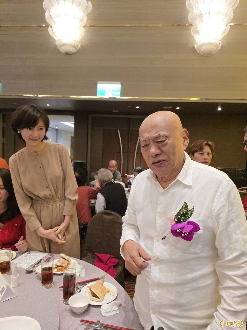 （獨家）81歲凌峰甜喊愛妻宣言  嬌妻「神顏曝光」艷驚全場