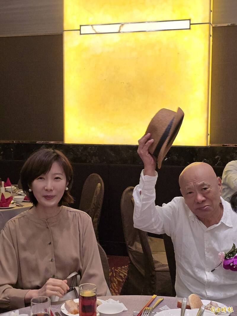 （獨家）81歲凌峰甜喊愛妻宣言  嬌妻「神顏曝光」艷驚全場