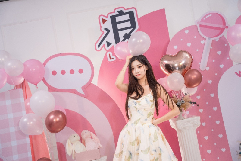李珠珢浪LIVE首播癱瘓伺服器！10分鐘吸金50萬