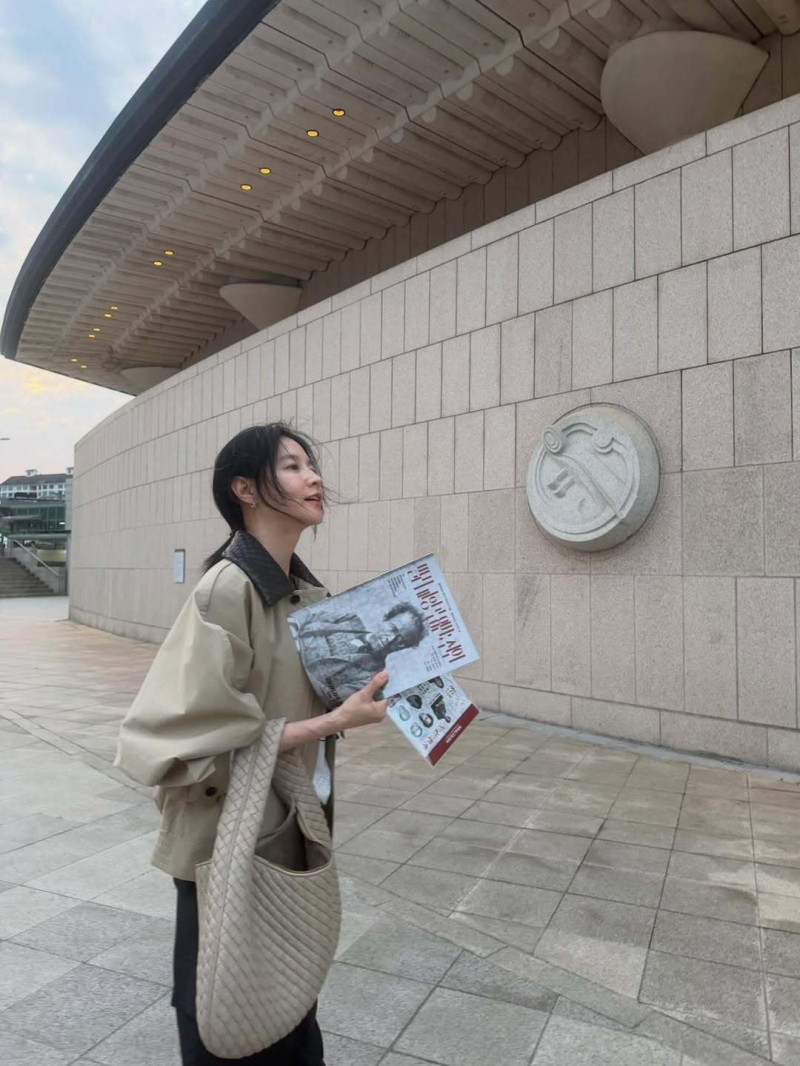 54歲還像女大生！李英愛近照「這一面」掀韓網暴動