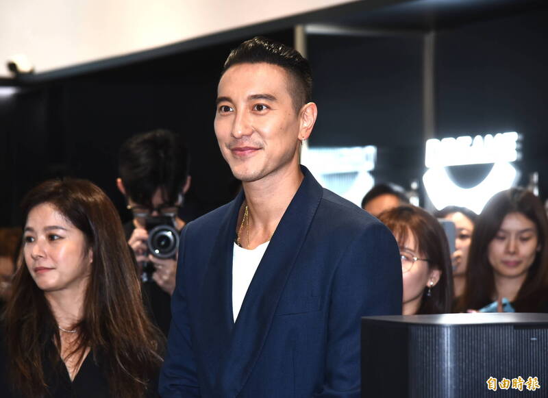 王陽明驚吐「1天狂掉5萬粉！」 不忍了問怎麼回事