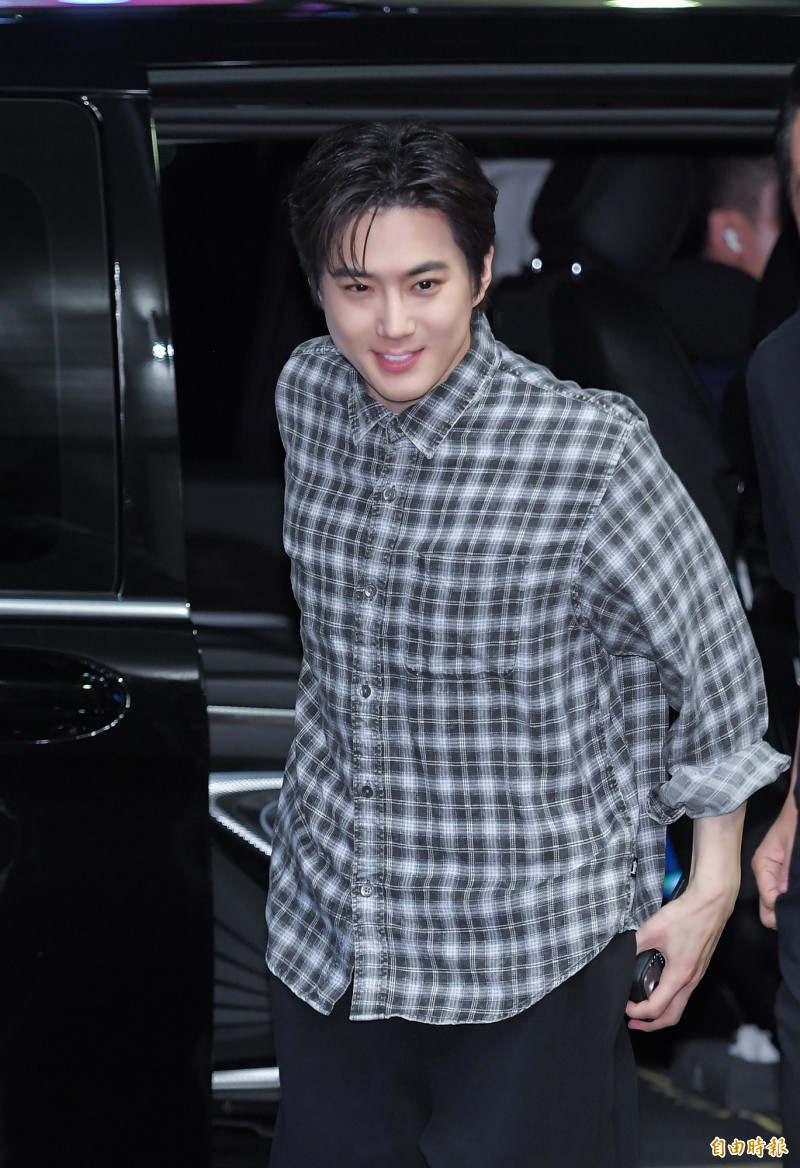 EXO的SUHO狀態像是才剛唱完了快3小時樣子的人嗎？不愧是「水」能力者，臉蛋水潤水潤。（記者王文麟攝）