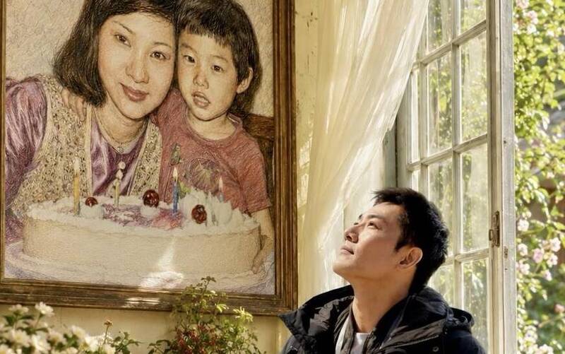 施易男生日想起母親小明明   拋磚引玉獻愛