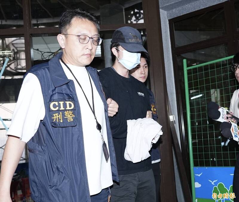 孫安佐遭拘提 孫鵬狄鶯全程在旁臉色鐵青