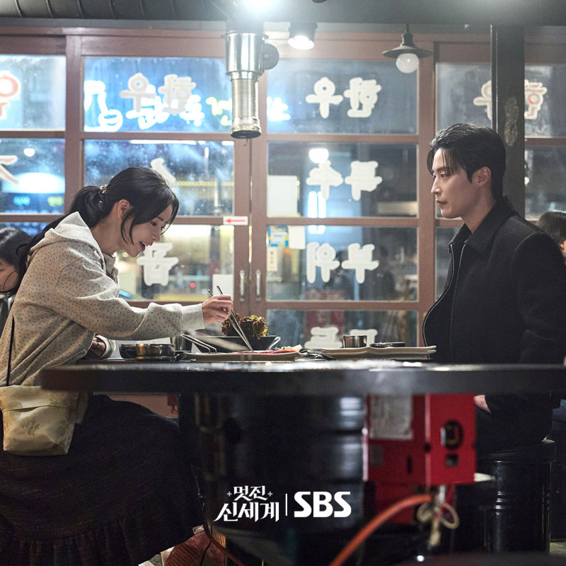 林知衍（左）和許楠儁《我的王室死對頭》感情升溫。（翻攝自SBS IG）