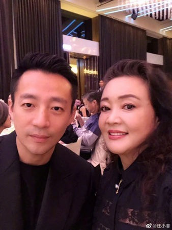張蘭（右）與汪小菲這對母子也充滿爭議。（翻攝自微博）