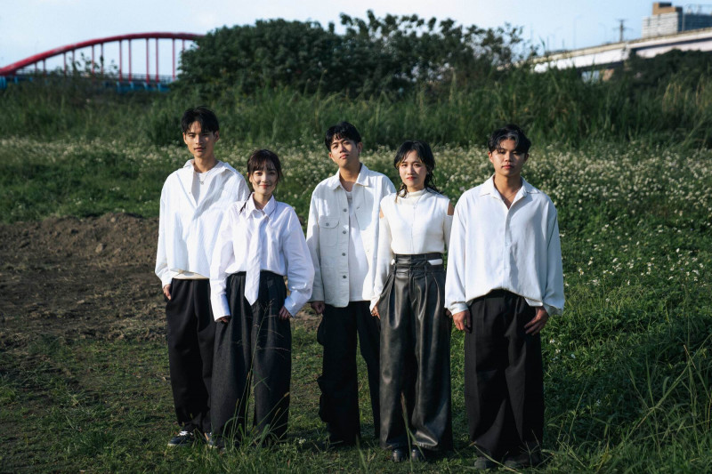 「公館青少年」成員：吉他手政廷（左起）、主唱Lucy、鼓手阿傑、貝斯手婉鈴、主唱Adam。（遠雄創藝提供）
