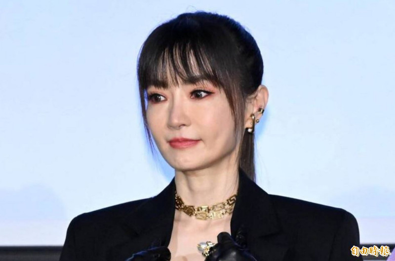 謝金燕工作時，常放下瀏海。（資料照，記者胡舜翔攝）